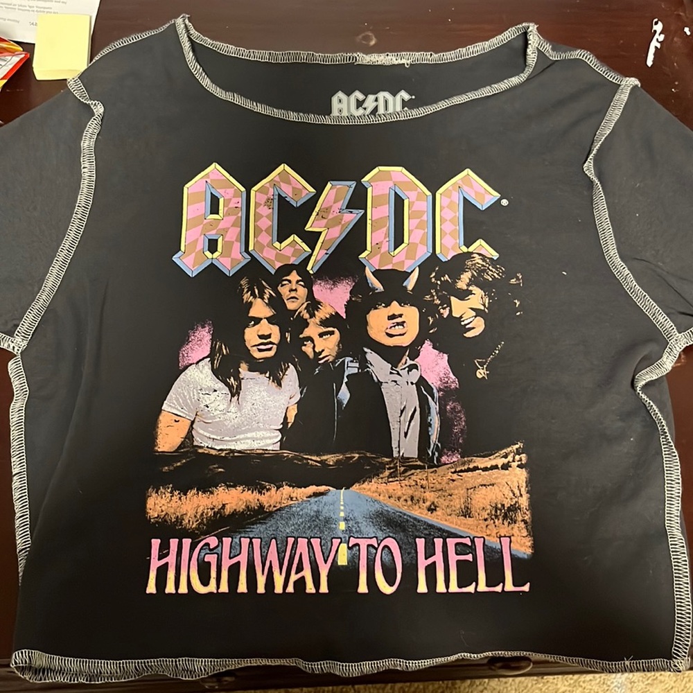 AC/DC top